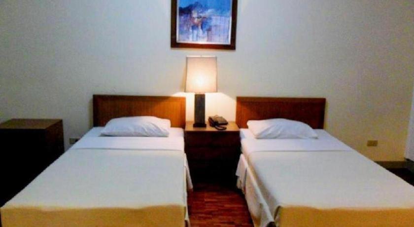 Amorsolo Mansion Hotel مانيلا المظهر الخارجي الصورة