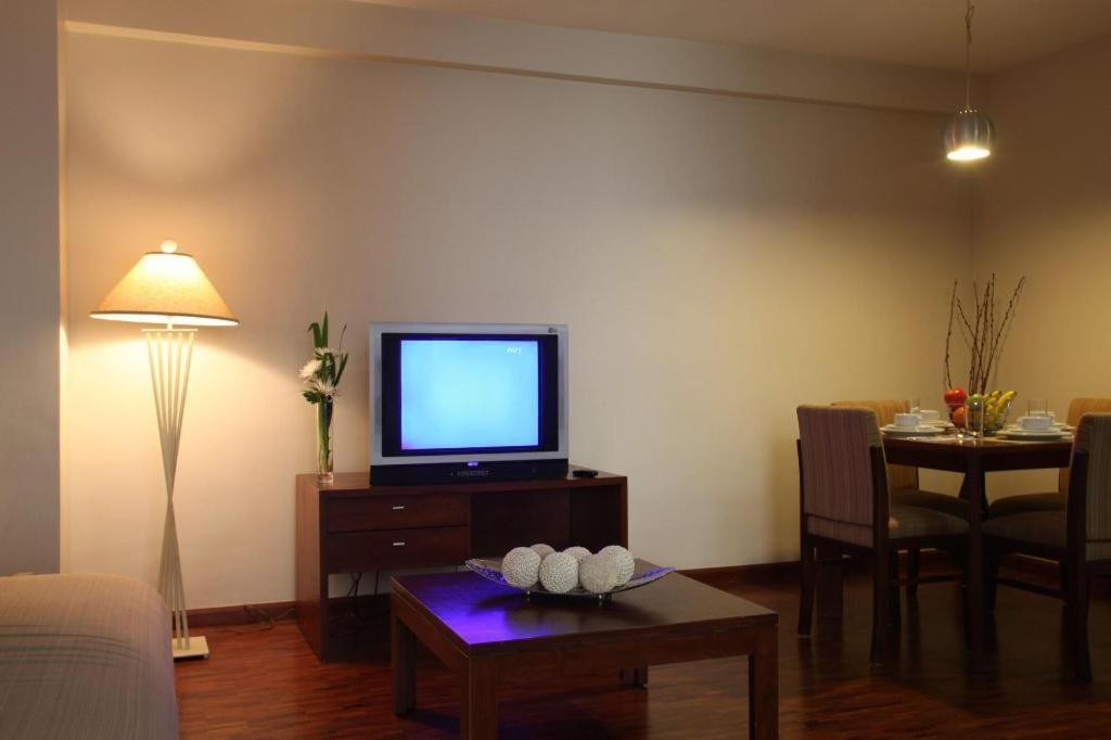 Amorsolo Mansion Hotel مانيلا المظهر الخارجي الصورة
